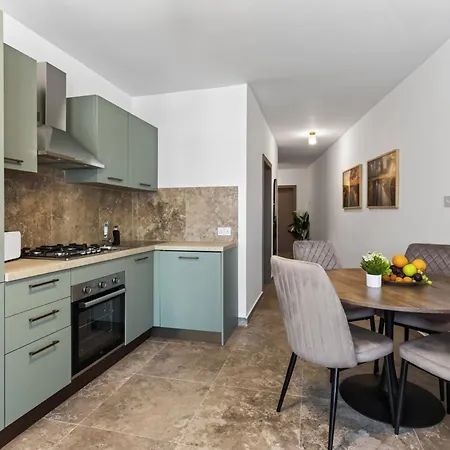 Qawra Bugibba 2 Bedroom 1 Bath Close To The Sea Apartament